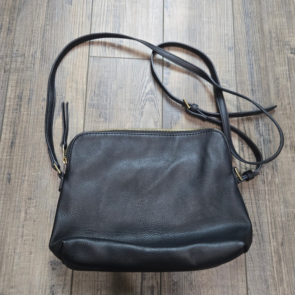 Universal Thread Black Faux Leather Crossbody Bag Adjustable Strap Zip Top